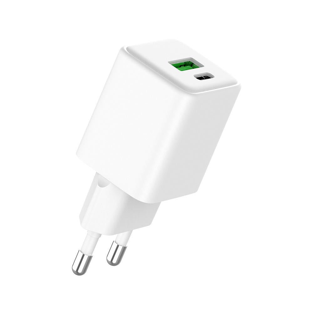Weißer Kardena Ladestecker mit USB-A und USB-C Anschlüssen für EU-Steckdosen